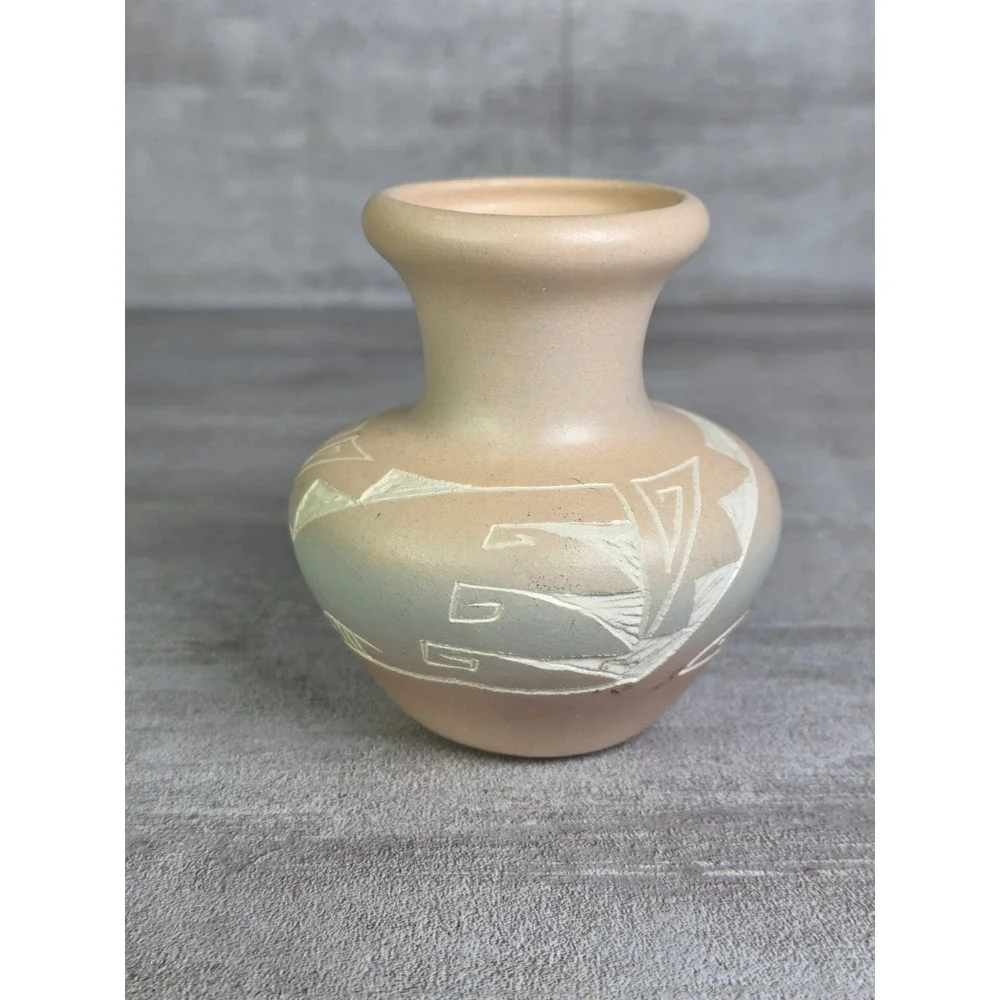 Native American Navajo Indian Naatsilid Pottery Cedar Mesa Bud Vase 3.5